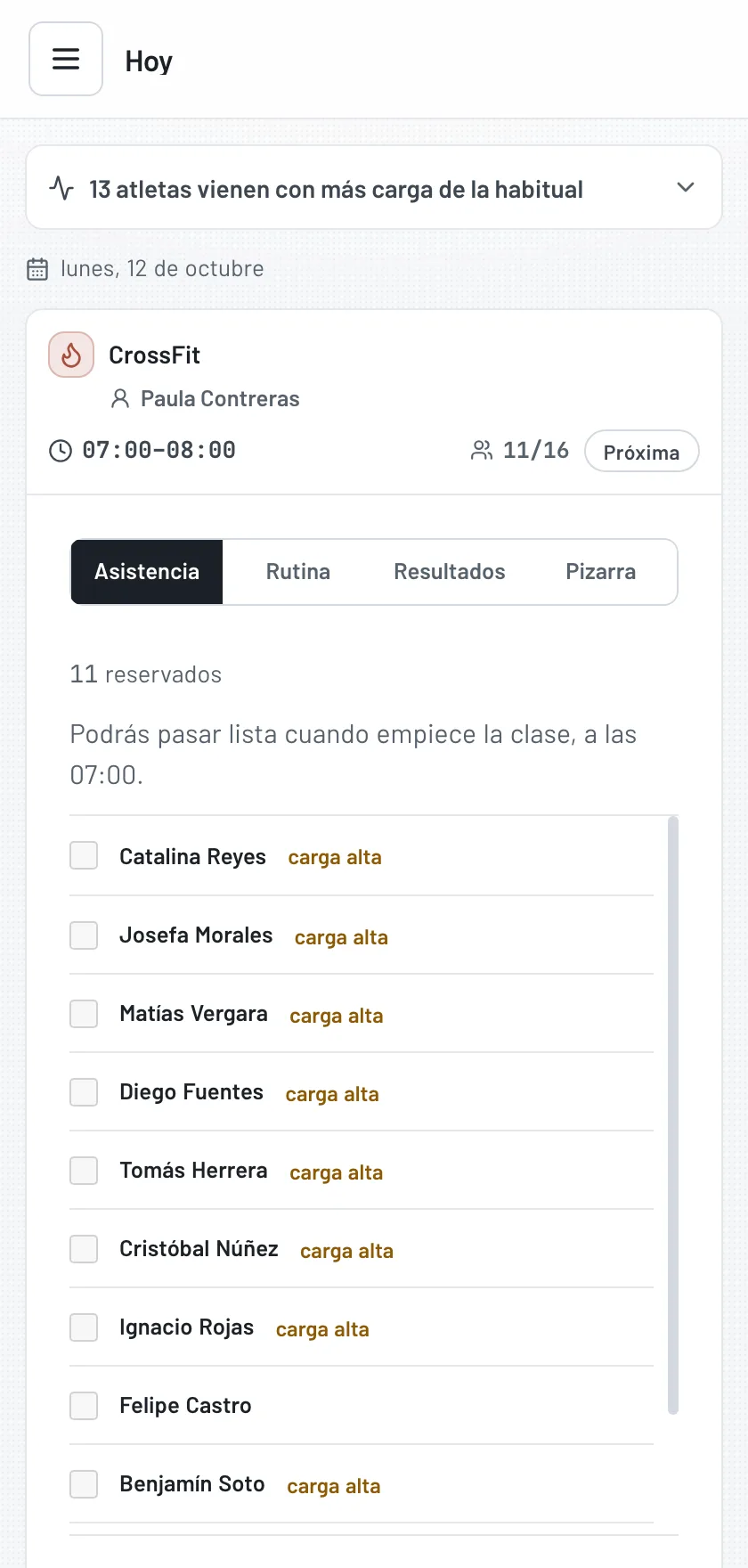 Hoy en la app de MyBox: las clases del día con su horario y cupo, y la clase en curso con asistencia, rutina y resultados.